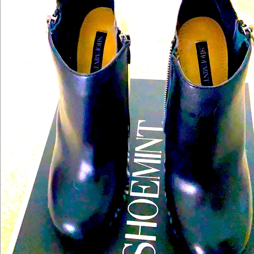BRAND NEW! Booties shoe mint.com